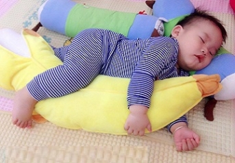 Giảm ăn một nửa, sữa mẹ vẫn căng đầy 2 bầu ngực
